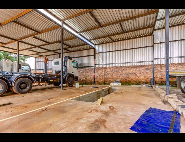 12,140M² WORKSHOP FOR SALE IN BREDELL